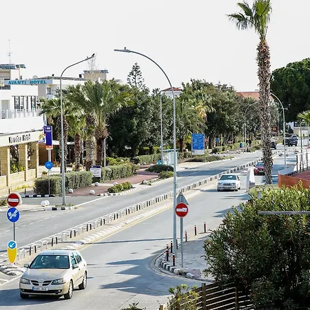 Apartment Sea Side In Kato Paphos