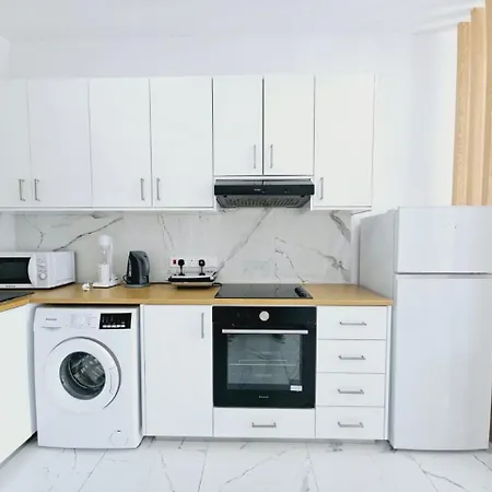 Apartment Sea Side In Kato Paphos