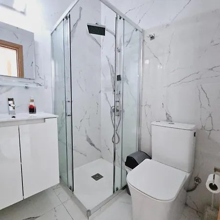 Sea Side In Kato Apartman *