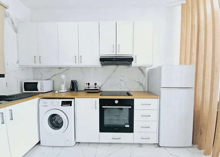 公寓 Sea Side In Kato Paphos